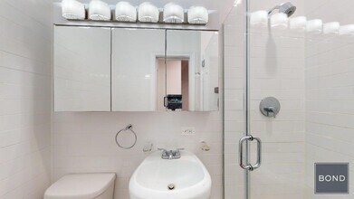 200 W 58th St in New York, NY - Building Photo - Building Photo