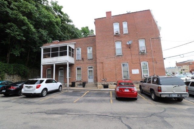 701 Bluff ST in Dubuque, IA - Foto de edificio - Building Photo