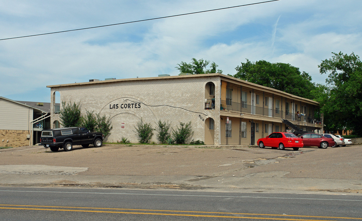 Las Cortes Apartments in Copperas Cove, TX - Building Photo