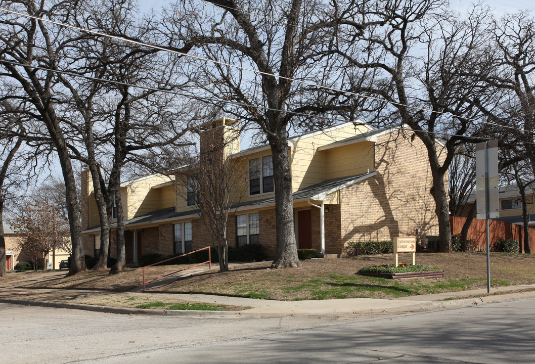 Towne Oaks Townhomes in Irving, TX - Building Photo