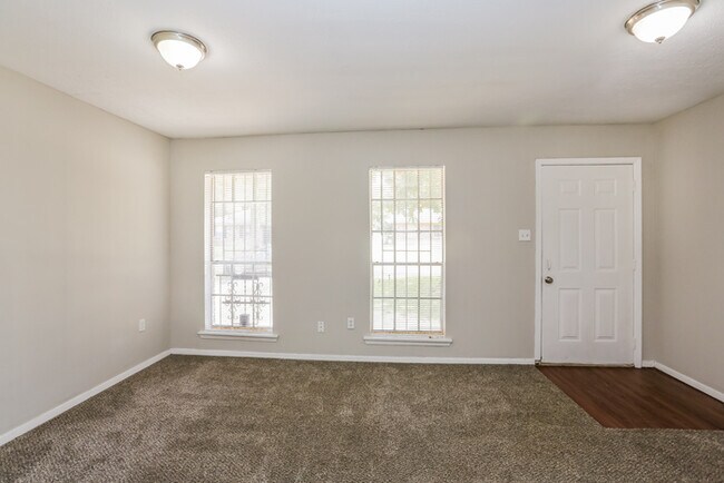 125 James Garfield Cir in Jackson, MS - Foto de edificio - Building Photo