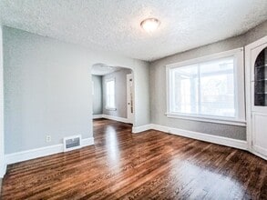 2011 Staunton Rd in Cleveland Heights, OH - Building Photo - Building Photo