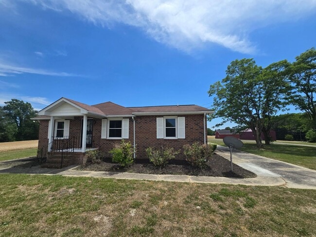 1711 Birdsong Rd in Petersburg, VA - Building Photo - Building Photo