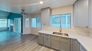 15711 Shadow Mountain Ln in Lake Elsinore, CA - Building Photo - Building Photo