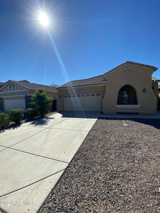 1739 W Corriente Dr in San Tan Valley, AZ - Building Photo