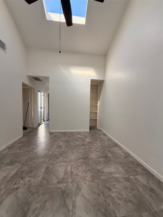 12550 Newbrook Dr in Houston, TX - Building Photo - Building Photo