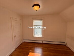 42 Holyoke Rd, Unit 2 in Somerville, MA - Foto de edificio - Building Photo