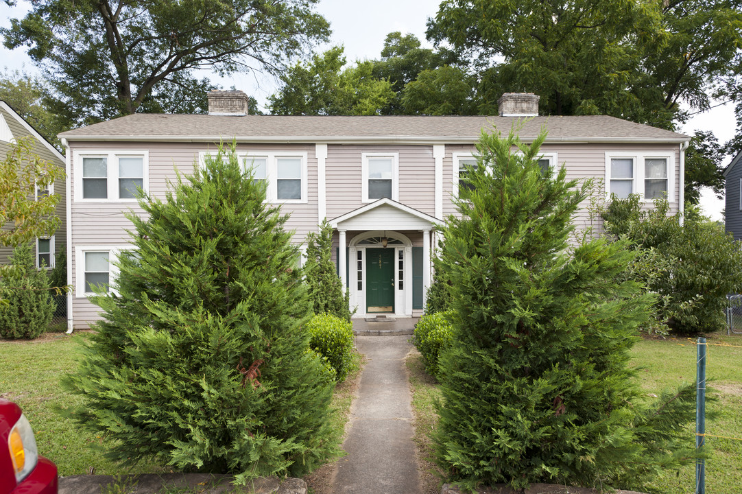 587 SE Colonial Cir in Marietta, GA - Foto de edificio