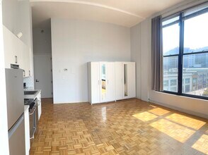 80 Brookline Ave, Unit 321 in Boston, MA - Building Photo - Building Photo