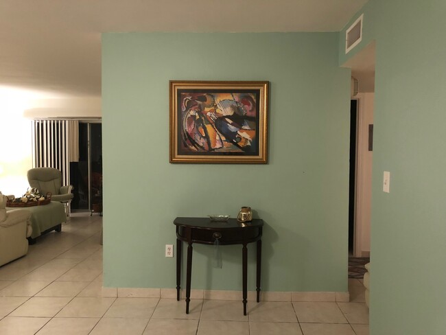 6904 N Kendall Dr, Unit F105