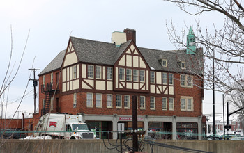 The Kingsbury Building in Shaker Heights, OH - Building Photo - Building Photo