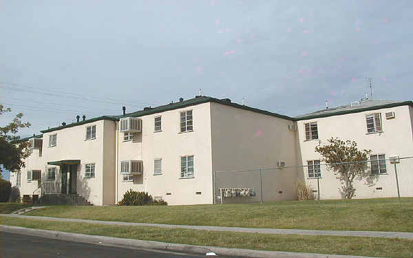 Brooks Apartments in Fresno, CA - Foto de edificio - Building Photo