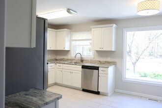 510 Elizabeth Lake Dr in Hampton, VA - Building Photo - Building Photo