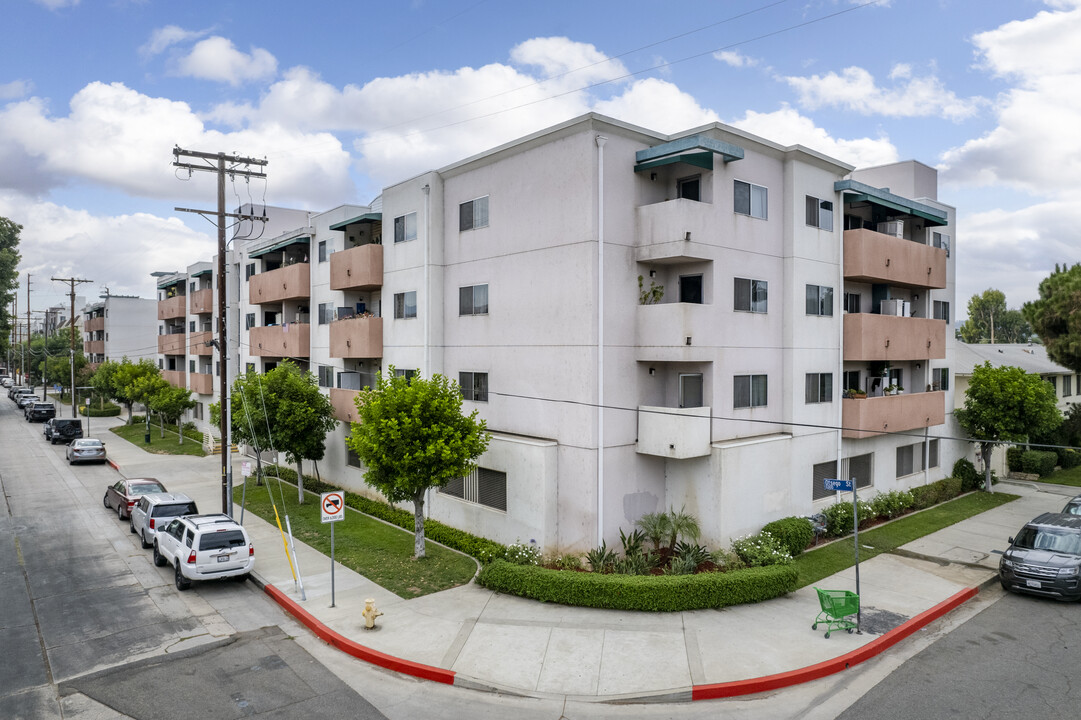 11330 Otsego St in North Hollywood, CA - Foto de edificio