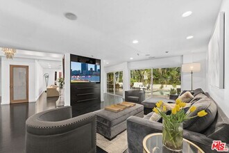 8405 Edwin Dr in Los Angeles, CA - Building Photo - Building Photo