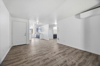 Fircrest in Portland, OR - Foto de edificio - Building Photo