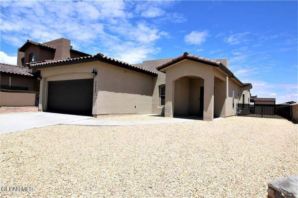 7217 Red Man Dr in El Paso, TX - Building Photo