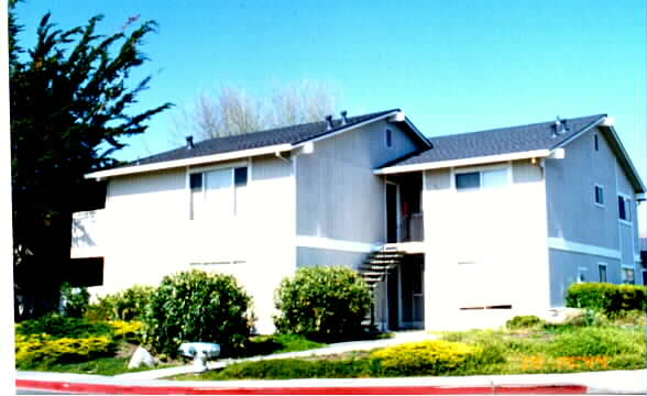 6530 Country Club Dr in Rohnert Park, CA - Building Photo