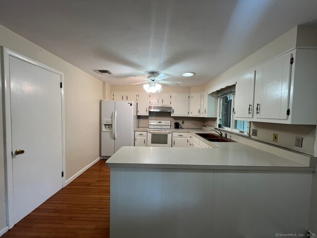 185 Sequoia Rd in Bridgeport, CT - Building Photo - Building Photo