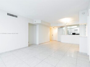 6767 Collins Ave, Unit 1907 in Miami, FL - Building Photo - Building Photo