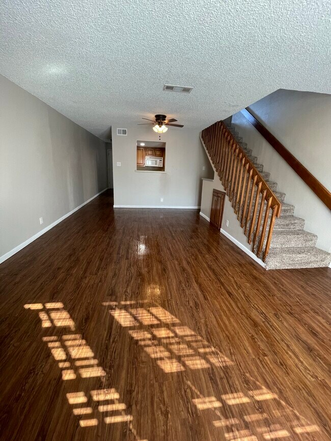 2802 Country Club Rd Apartments and Nearby Denton Apartments For Rent