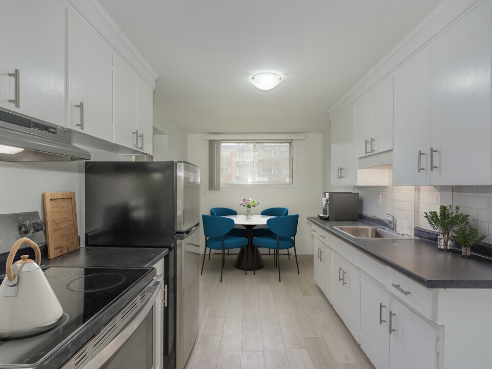 194 Heiman Street in Kitchener, ON - Building Photo