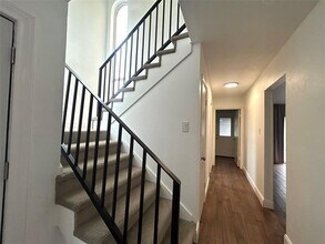 4242 Harvest Hill Rd in Dallas, TX - Foto de edificio - Building Photo