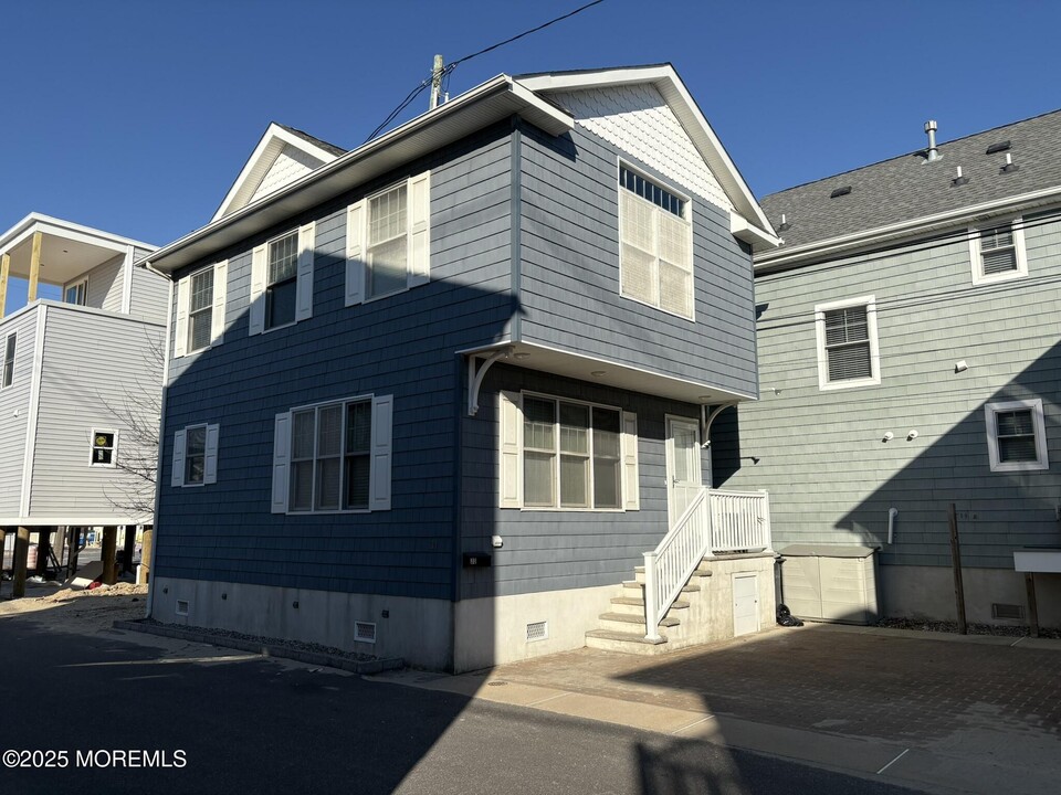 30 Peterson Ln in Lavallette, NJ - Building Photo