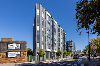 338 Newark Ave in Jersey City, NJ - Building Photo - Building Photo