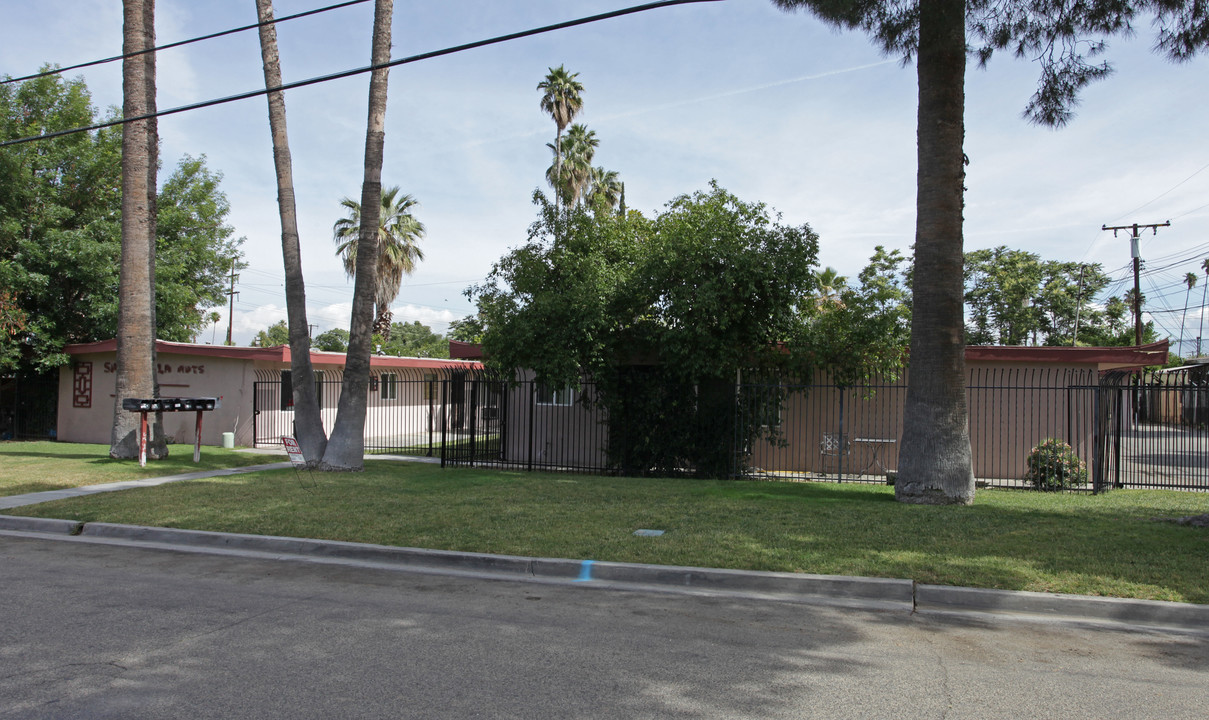 Shangri La Apartments in Riverside, CA - Foto de edificio