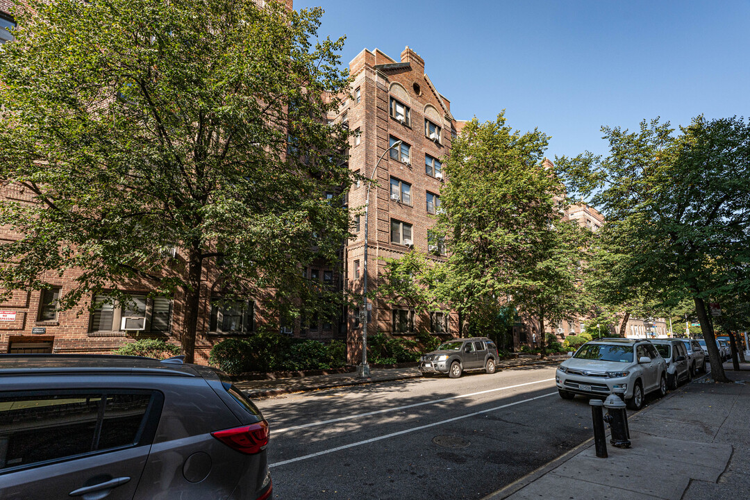 Allendale Apartments in Jackson Heights, NY - Building Photo