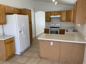 1069 Ashwood Bay Ave in Las Vegas, NV - Building Photo - Building Photo