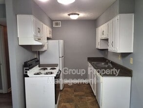 365 Elmwood Dr in Radcliff, KY - Foto de edificio - Building Photo