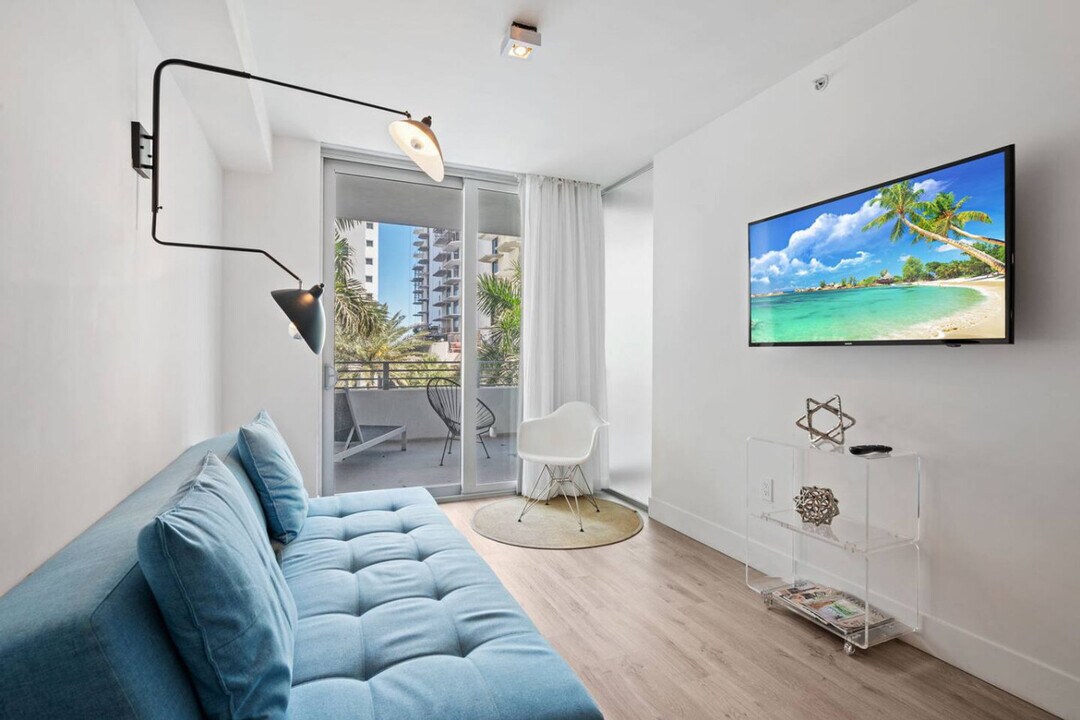 6080 Collins Ave in Miami Beach, FL - Building Photo