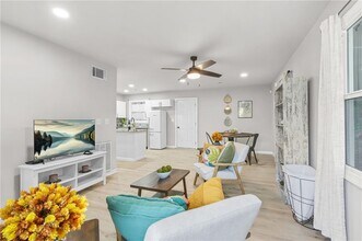 390 Lincoln Pl SW in Atlanta, GA - Building Photo - Building Photo