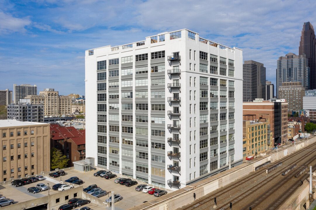 2200 Arch St in Philadelphia, PA - Building Photo