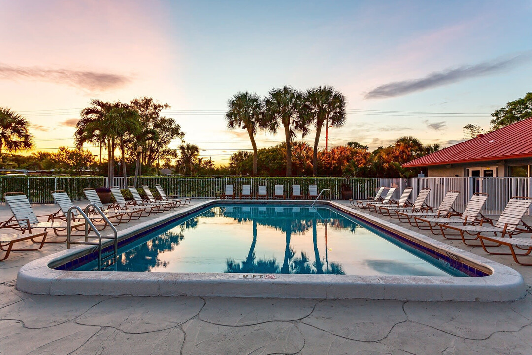 Costa Del Lago in Lake Worth, FL - Foto de edificio