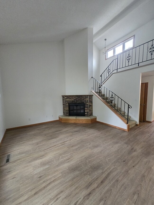 18 Vail Cir in Grand Forks, ND - Building Photo - Building Photo