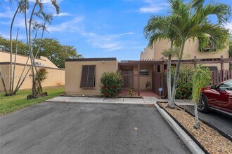 1341 E Golfview Dr in Pembroke Pines, FL - Building Photo - Building Photo