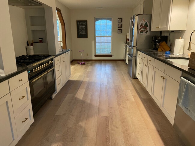 2278 US-80 in Bloomingdale, GA - Foto de edificio - Building Photo