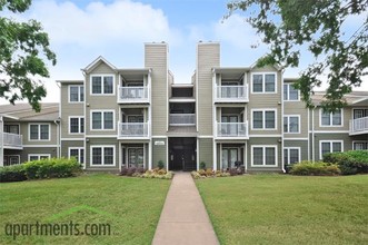 Steeplechase Apartments in Williamsburg, VA - Foto de edificio - Building Photo