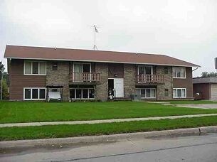 584 12th St SE, Unit #8 in Le Mars, IA - Building Photo