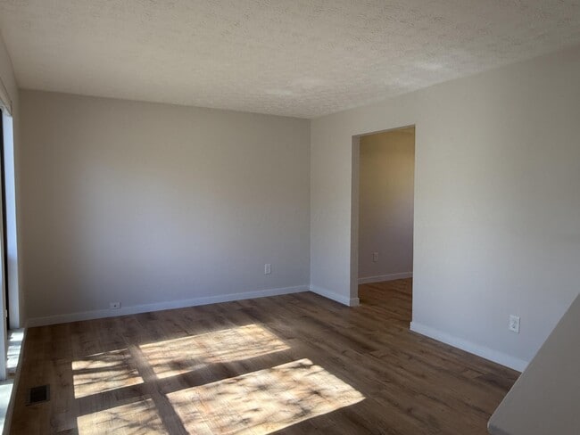 6378 Cherroy Dr in Reynoldsburg, OH - Building Photo - Building Photo