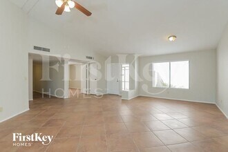 3240 N Hill Farm Dr in Tucson, AZ - Foto de edificio - Building Photo