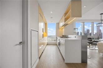 252 South St in New York, NY - Building Photo - Building Photo