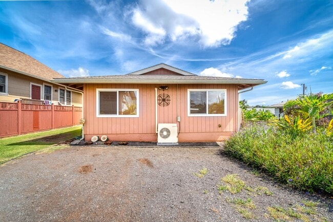 219 Crest Ave in Wahiawa, HI - Foto de edificio - Building Photo