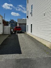 12 Easterbrooks Ave, Unit 2 in Bristol, RI - Building Photo - Building Photo