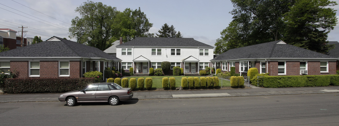 Floresta Court in Portland, OR - Foto de edificio