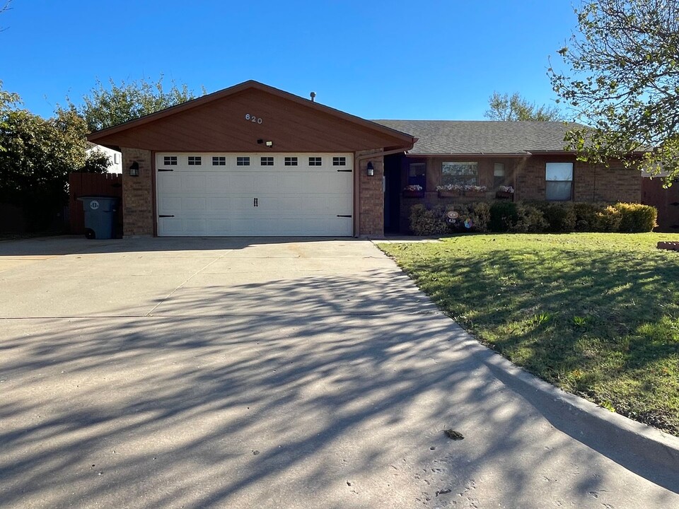 620 SW 64th St in Lawton, OK - Building Photo