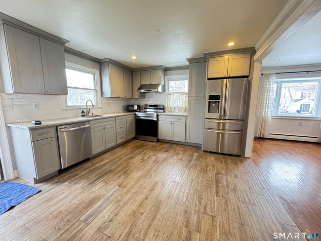 1867 Broadbridge Ave in Stratford, CT - Building Photo - Building Photo